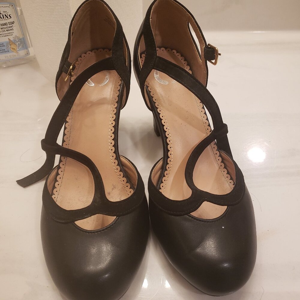 Journee Collection Olina Pump